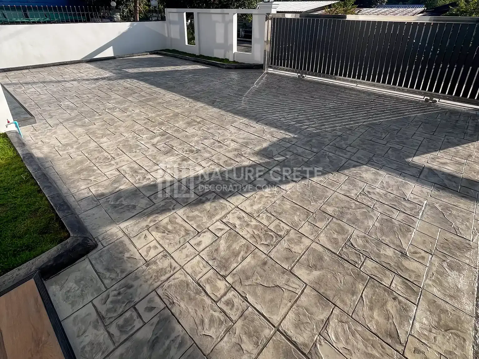 คอนครีตพิมพ์ลาย Nature Crete ลาย Grand Ashlar ลานกว้าง นอกบ้าน