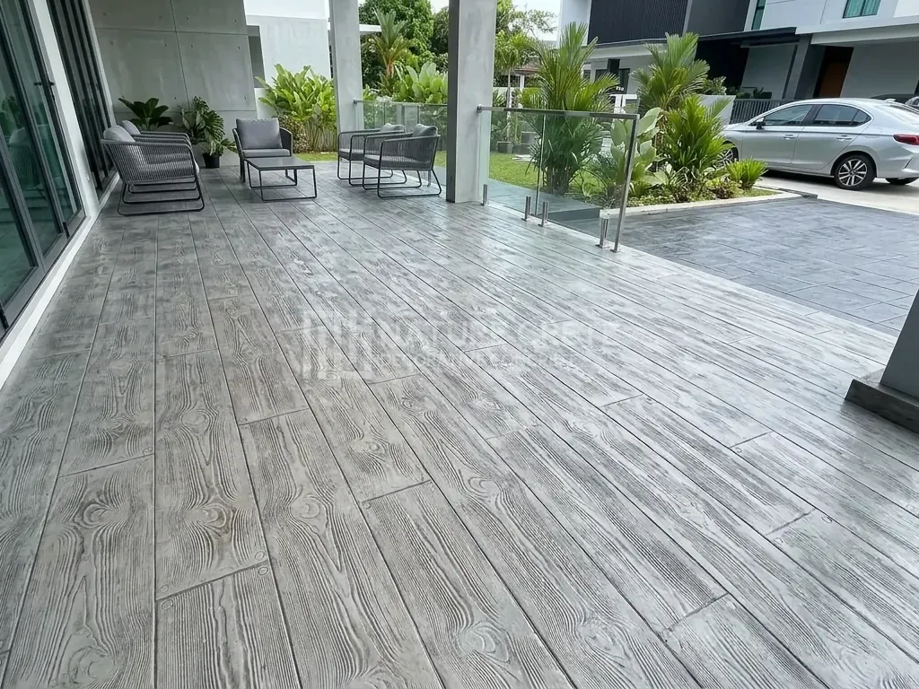 พื้นคอนกรีตพิมพ์ลาย Wood Plank ทางเดินในอาคาร